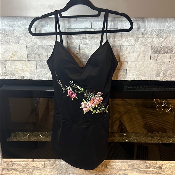 Newport News Black Floral Skirted Swimsuit size 14 - Picture 1 of 10